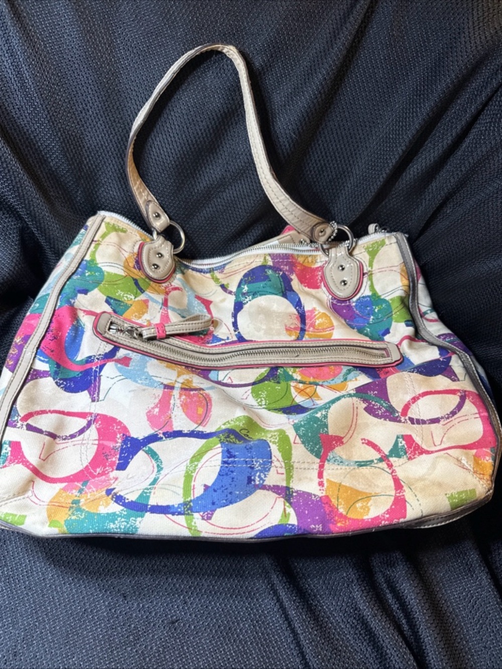 Coach Poppy Stamped C Hallie Tote handbag. Multicolor - Picture 15 of 17